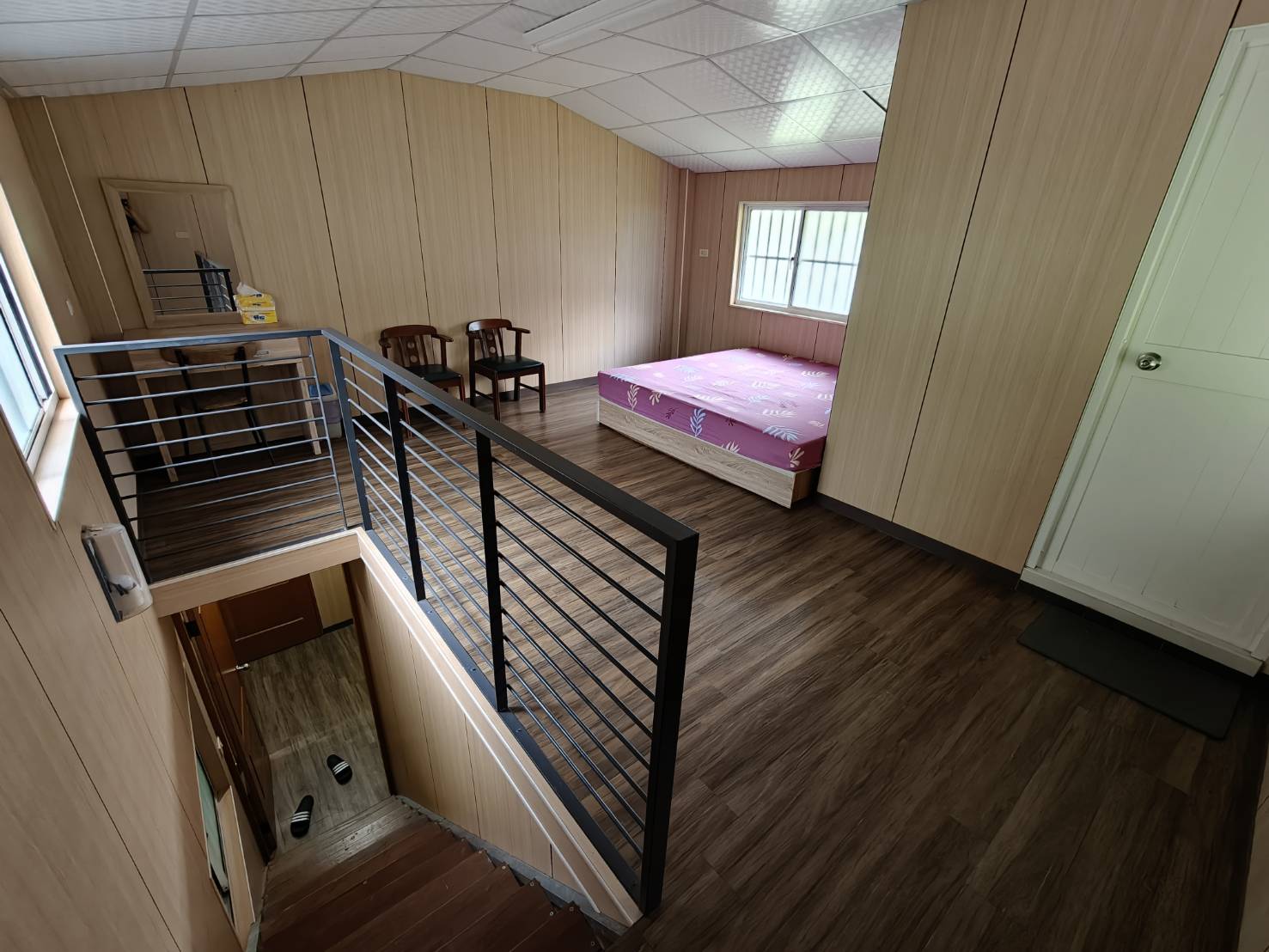 小木屋與森林步道
